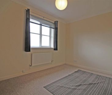 4 Bedroom House - Detached - Photo 5