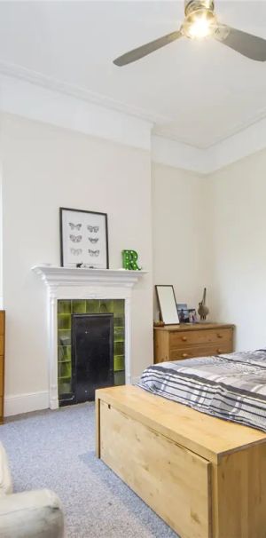 2 bedroom flat in Richmond Road - Photo 1