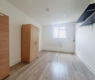 8 bedroom end of terrace house to rent - Photo 2