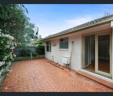 Charming 2-Bed Rent w/ Garage - Photo 4