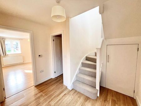 1 bedroom semi-detached house to rent - Photo 4