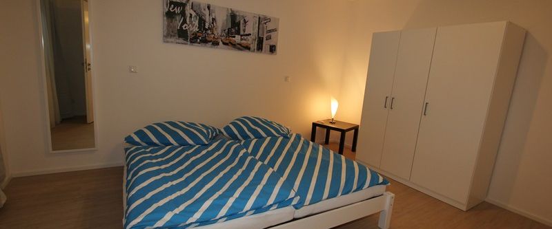 Miete inkl. Nebenkosten: 950 € pro Monat, plus Strom, plus Heizung - Photo 1