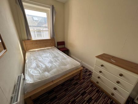 4 bedroom flat to rent - Photo 2