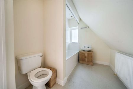 A two-bedroom cottage with driveway and garage in Oare village. - Photo 2