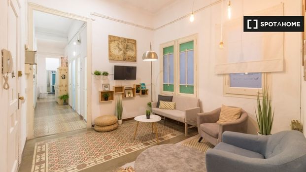 barcelona, Catalonia 08012 - Foto 1