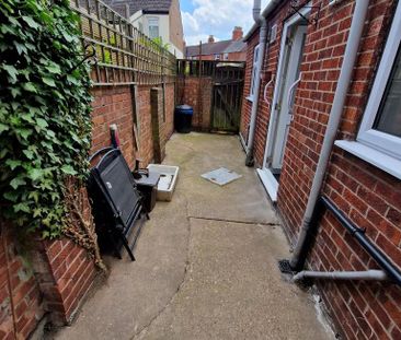3 bedroom terraced house to rent - Photo 5