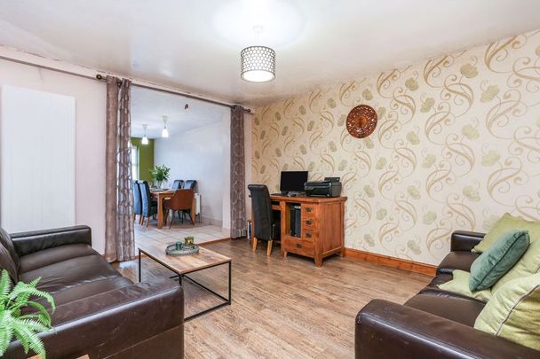 Mead Crescent, Birmingham - Photo 1