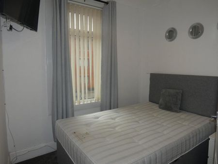3 bedroom terraced house to rent - Photo 5