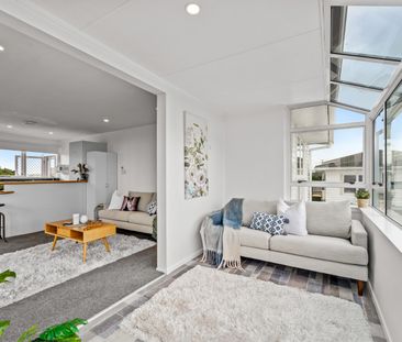 Handy Location with sea views - Photo 4