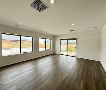 14 Brushtail Street, Mambourin VIC, Belconnen - Photo 4