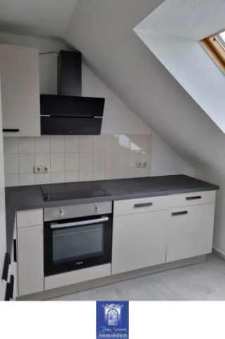 Zum Wohlfühlen! Individuelle Dachgeschosswohnung mit moderner EBK! - Foto 2