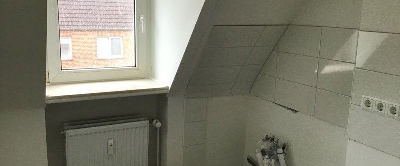 Reinkommen und Wohlfühlen: 3-Zimmer-Dachgeschosswohnung - Photo 1