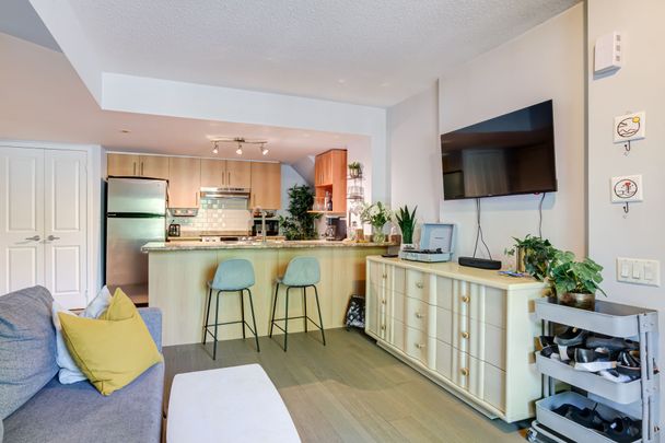 For Lease - 93 The Queensway N/A Unit# 23, Toronto, Ontario - Photo 1