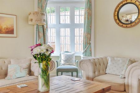 4 bedroom detached house to rent - Photo 2