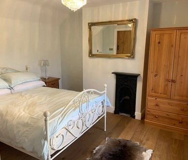 A wonderful and immaculate recently renovated one bedroom cottage j... - Photo 4