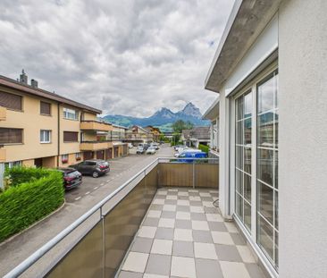 Grosszügige 5.5-Zimmer Wohnung in Ingenbohl - Photo 3