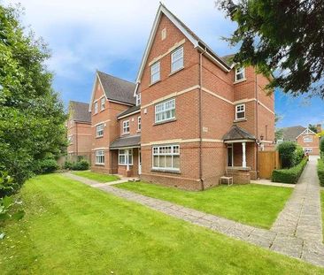 Highlands, Farnham Common, SL2 - Photo 4