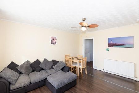 3 bedroom flat to rent - Photo 5