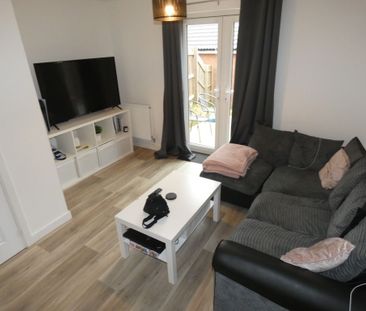 2 bed Terraced - To Let - Photo 5