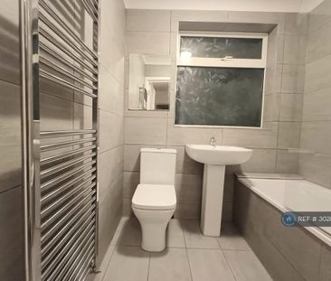 4 bedroom terraced house to rent - Photo 6