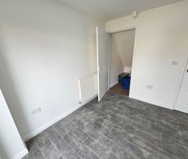 Price £1,300 pcm - Available Now - Unfurnished - Photo 6