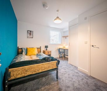 5 bedroom semi-detached house to rent - Photo 4