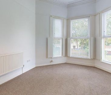 3 bedroom flat to rent - Photo 2