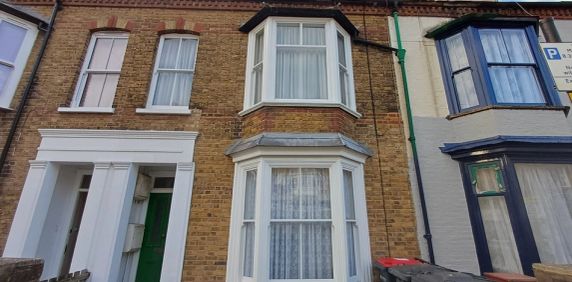 High Street, Herne Bay, CT6 5AX, Kent - Photo 2