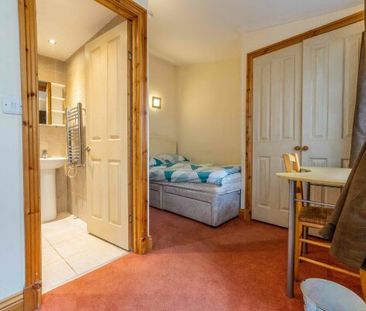 2 Neville Terrace - Photo 2