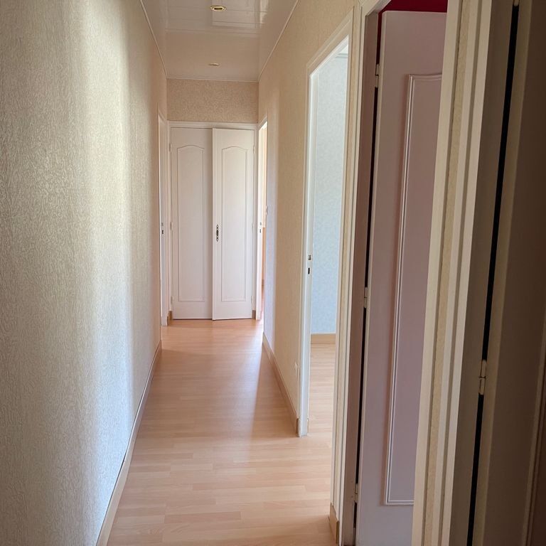 Appartement À Louer 4 Pièces , 92 M² - Photo 1