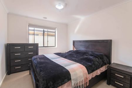 Spacious, Stylish & Feature-Packed Family Home in Prime Shepparton Location! - Photo 4