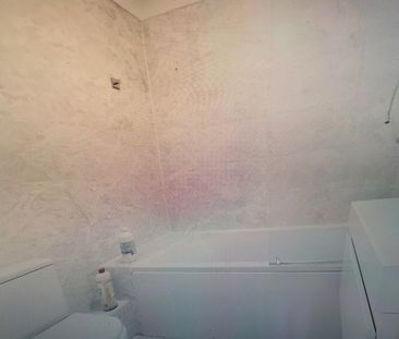 3 Bed Flat, Kingsmere, BN1 - Photo 6