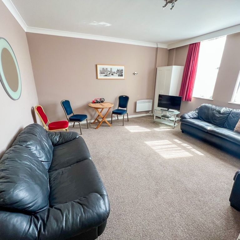 1 Bed Flat, Kings Road, BN1 - Photo 1