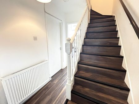 3 Bed Flat, Hatherley House, E17 - Photo 3