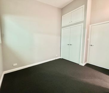 Private Two Bedroom Flat - Photo 2