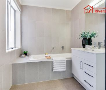 Spacious family home in the heart of Huntington. - Photo 2