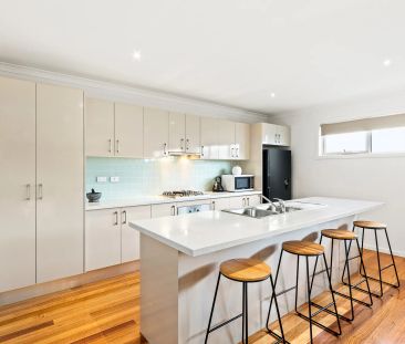 Stylish & Spacious Town Residence in Prime Location - Photo 5