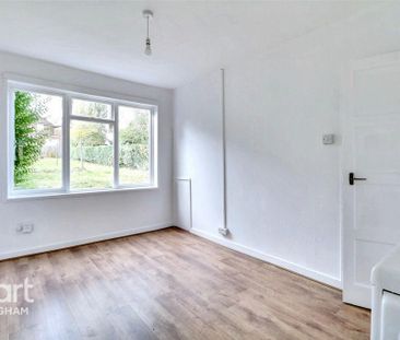 3 bedroom semi-detached house to rent - Photo 6