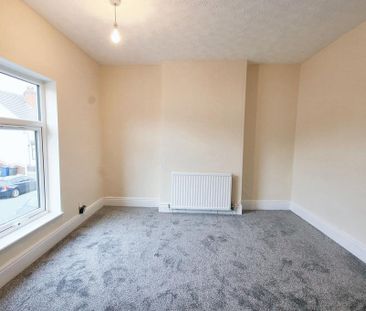 2 bedroom semi-detached house to rent - Photo 6