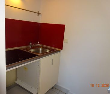 Location Appartement 2 pièces 27m² COURBEVOIE 92400 - Photo 2