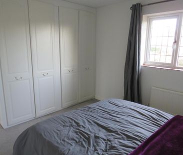 4 bedroom detached house to rent - Photo 3