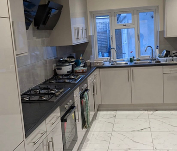 1 bedroom in a house share to rent - Photo 6