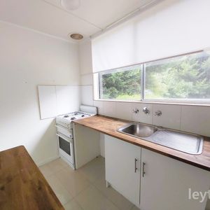 Self-contained Bungalow - Photo 3