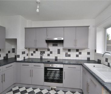 Larch Avenue, Guildford, Surrey, GU1 1JY - Photo 2