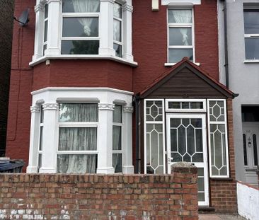3 bedroom end of terrace house to rent - Photo 2