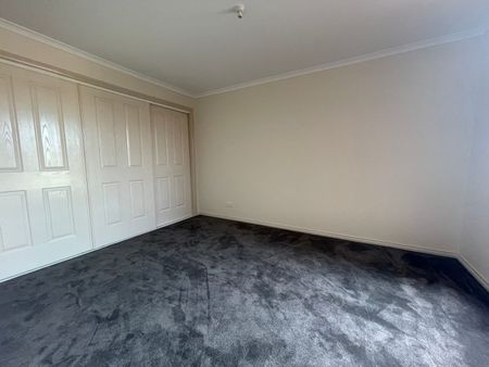 Spacious and Bright 3-Bedroom Home in Epping - Photo 4