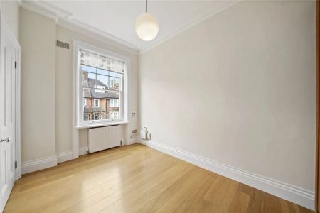 3 bedroom flat in Hampstead - Photo 5