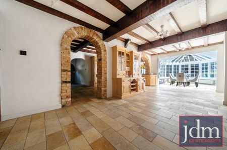 6 bedroom detached house to rent - Photo 5