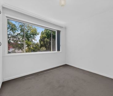 Perfectly Located & Freshly Painted Apartment! - Photo 4