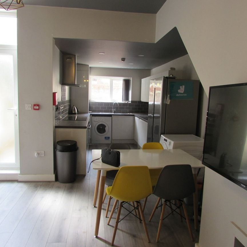 Room in a Shared House, Hannan Road, L6 - Photo 1
